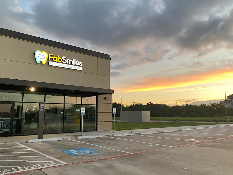 Fabiola Carolina Sosa-banda, DDS — pediatric dentist in Meadows Place
